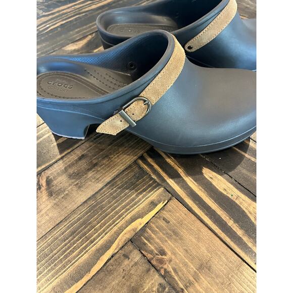 Crocs Sarah Clog Mule Dual Comfort Expresso Rubber Suede Women 10 Neutral Hobbit - Picture 7 of 13